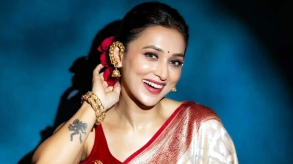 পাপারাৎজিদের দেখে বেবিবাম্প লুকালেন পরিণীতি চোপড়া!
