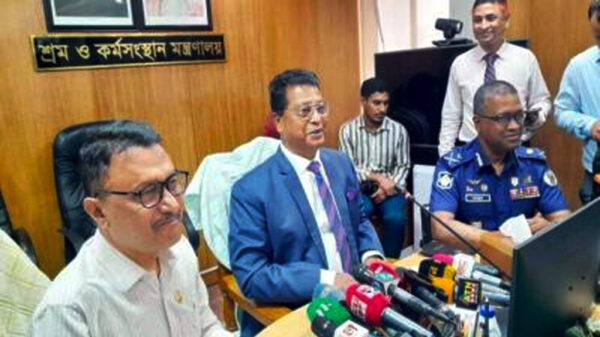 ঈদের ছুটির আগে শ্রমিকদের বেতন-বোনাস দেওয়ার নির্দেশ