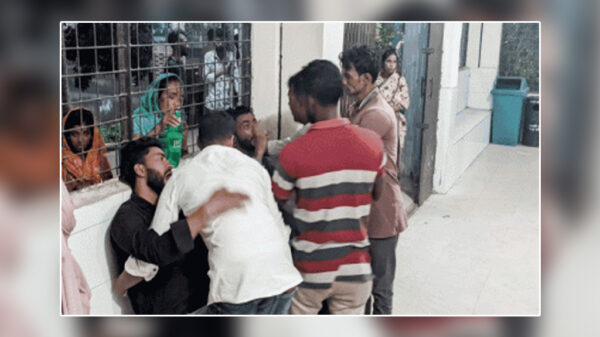 সোনারগাঁয়ে নির্বাচনী সহিংসতায় গুলিতে নিহত ১, পুলিশসহ আহত ২০