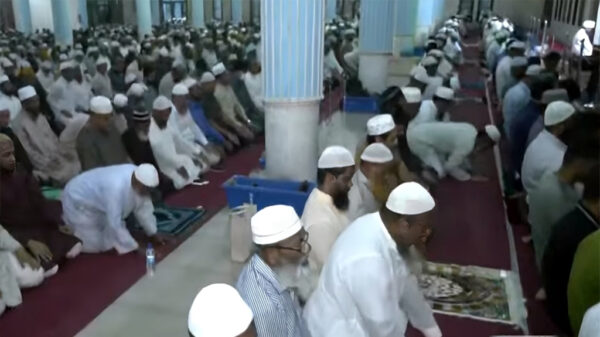 প্রথম তারাবিতে মুসল্লিদের ঢল