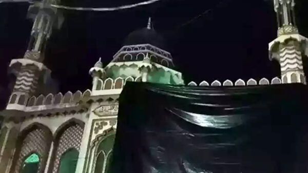 ভারতে হোলির আগে ত্রিপলে ঢেকে দেওয়া হলো ৯টি মসজিদ