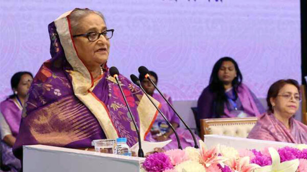 পুরুষদের বিরুদ্ধে বেশি কিছু বলে নিজের ভোট হারাতে চাই না'