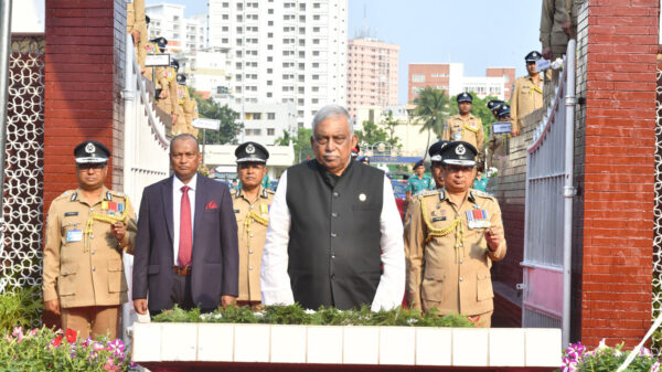 স্বাধীনতা দিবসে শহীদ পুলিশ সদস্যদের প্রতি স্বরাষ্ট্রমন্ত্রী ও আইজিপির শ্রদ্ধা