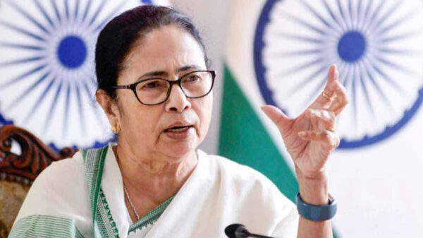 গুরুতর আহত মমতা ব্যানার্জি
