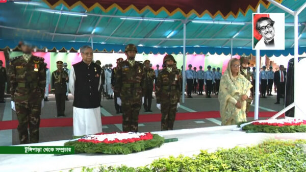 টুঙ্গিপাড়ায় জাতির পিতার সমাধিতে রাষ্ট্রপতি-প্রধানমন্ত্রীর শ্রদ্ধা