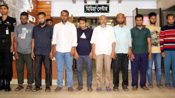 ট্রেনের টিকিট কালোবাজারি: সহজ ডটকমের দুই কর্মীসহ গ্রেপ্তার ৯
