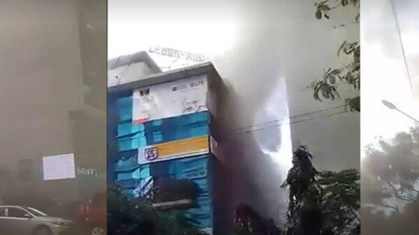 রাজধানীর ধানমন্ডি-২৭ নম্বরের সপ্তক স্কয়ারে অগ্নিকাণ্ডের ঘটনা ঘটেছে।