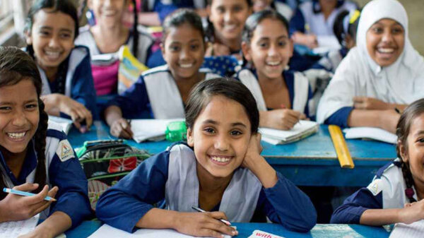 হিট অ্যাল্যার্টের মধ্যেই খুলছে শিক্ষাপ্রতিষ্ঠান