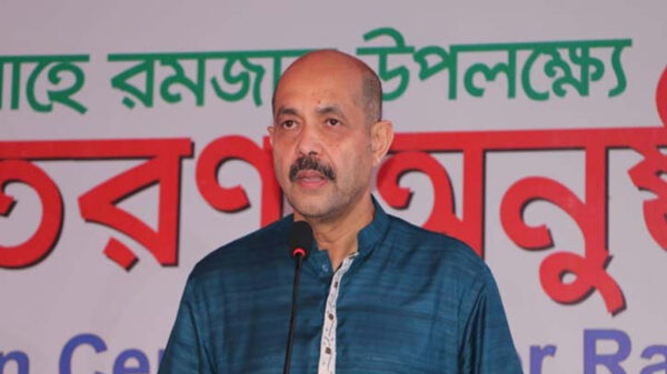 ভাসানটেক বস্তিতে ফায়ার হাইড্রেন্ট স্থাপন করা হবে : মেয়র আতিক